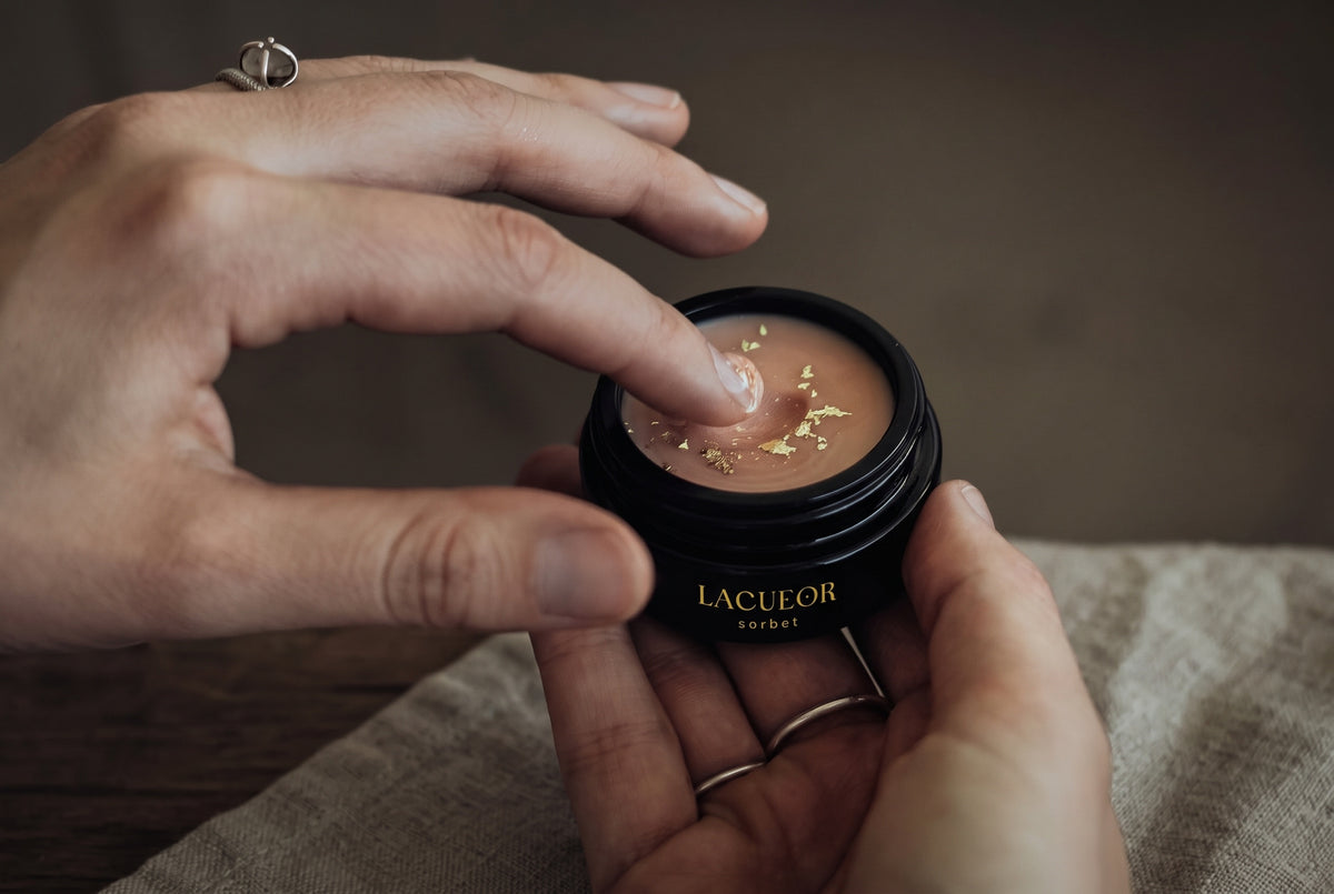 sorbet, finger in the open jar with gold leaf